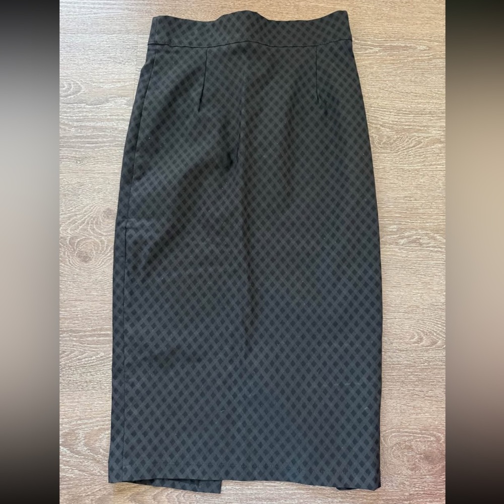 BNWOT Bettie Page Black print Stretchy Pencil Skirt in Size Large.